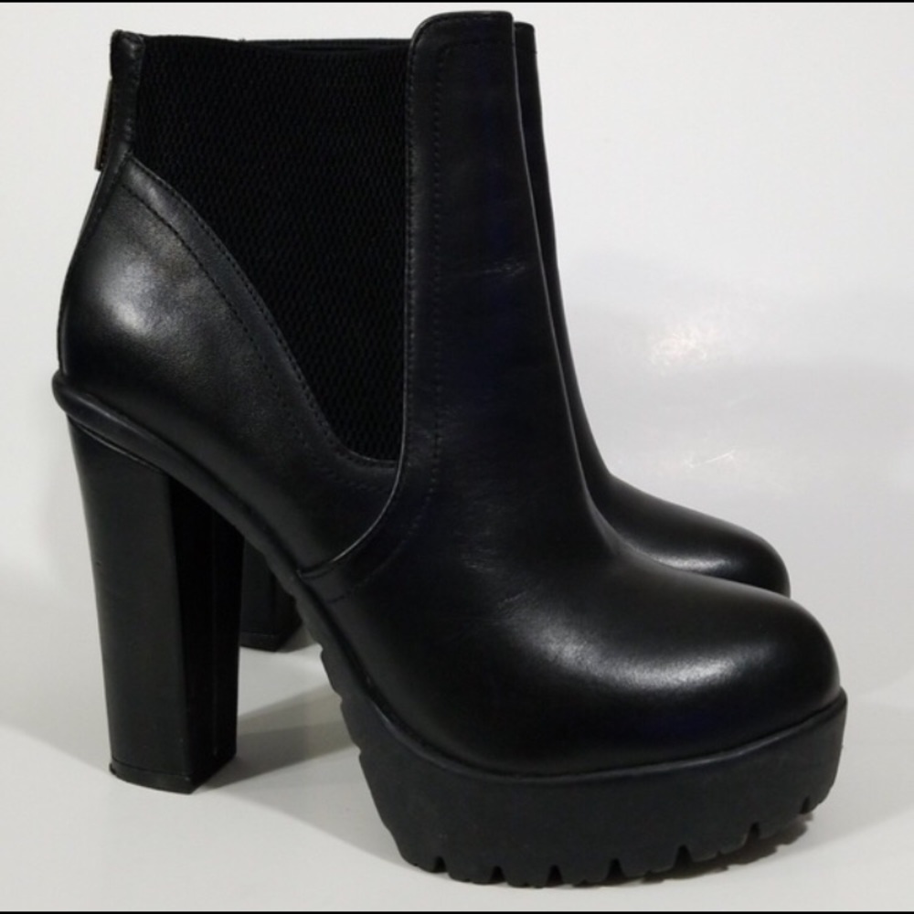 Steve Madden Amandaa Platform Black Leather Bootie